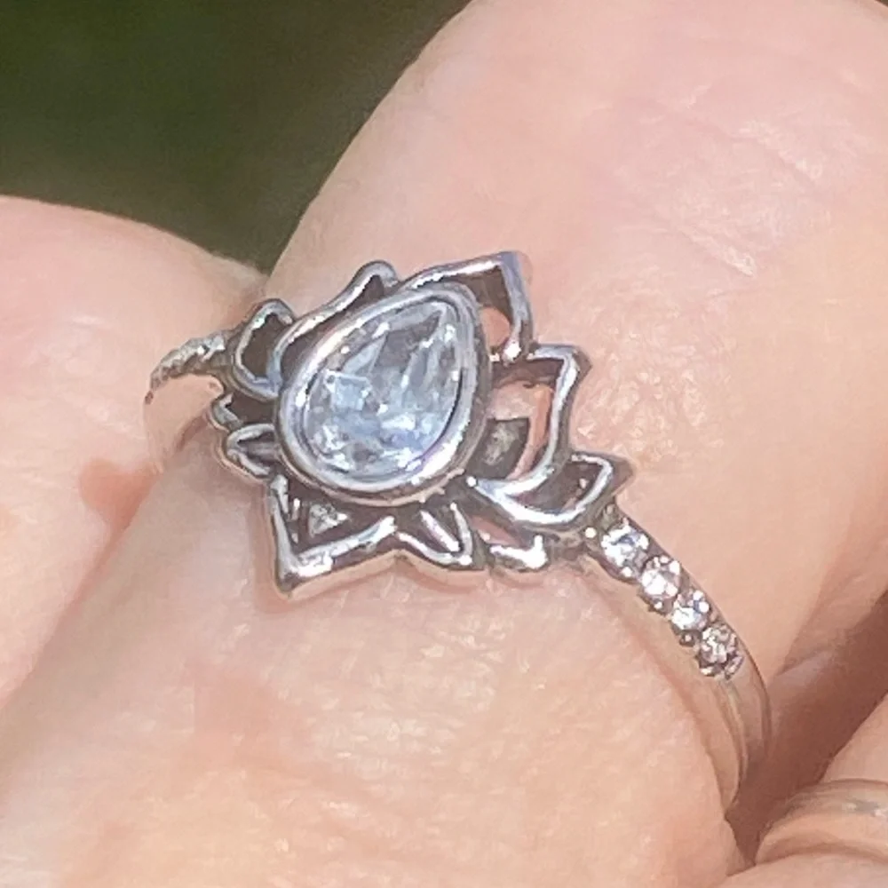 Lotus ring White Zircon silver plated flower ring with crystal accent - Picture 3 of 15